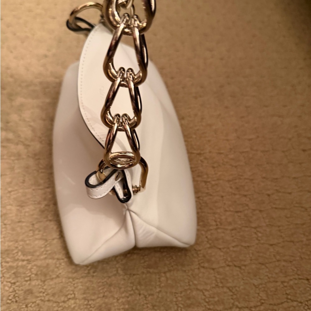 Chloe Juana Bag
White short chain handle and long strap Bag with Gold Chain - Picture 5 of 9